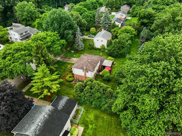 2032 Kristin Drive, Troy, MI 48084