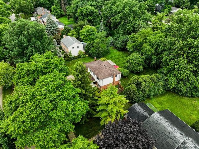 2032 Kristin Drive, Troy, MI 48084