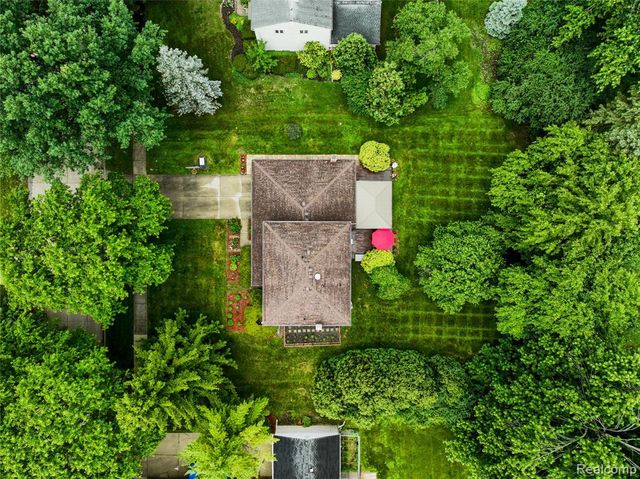 2032 Kristin Drive, Troy, MI 48084