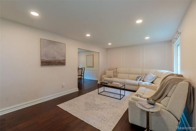 2032 Kristin Drive, Troy, MI 48084