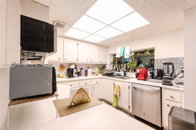 1911 Sabal Palm Dr 101, Davie, FL 33324