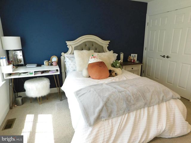 16740 RIVER VIEW CIR, Bristol, PA 19007