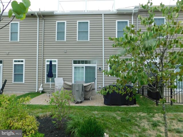 16740 RIVER VIEW CIR, Bristol, PA 19007
