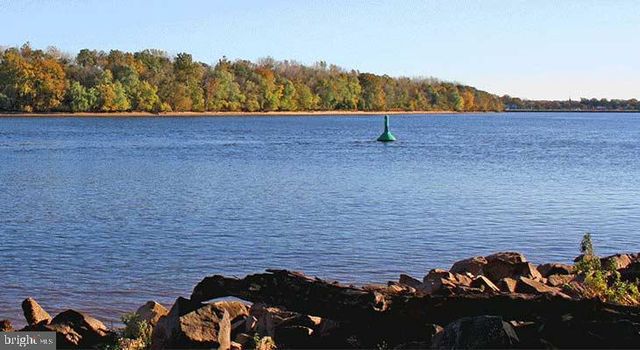 16740 RIVER VIEW CIR, Bristol, PA 19007