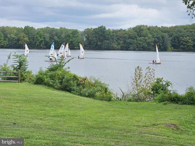16740 RIVER VIEW CIR, Bristol, PA 19007