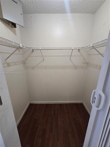 6905 SW 104th Ct, Miami, FL 33173