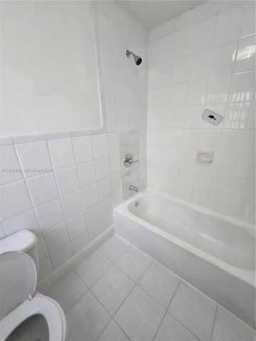 6905 SW 104th Ct, Miami, FL 33173