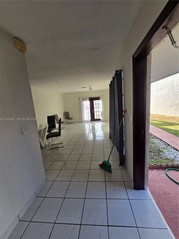 6905 SW 104th Ct, Miami, FL 33173