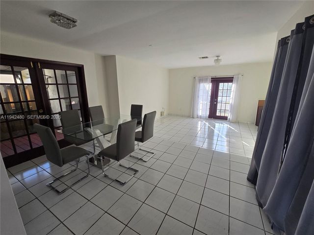 6905 SW 104th Ct, Miami, FL 33173