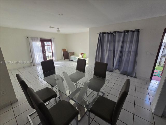 6905 SW 104th Ct, Miami, FL 33173