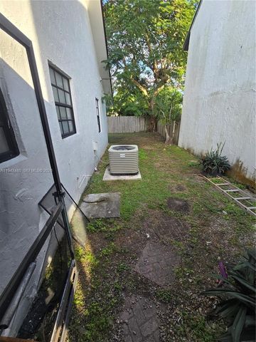 6905 SW 104th Ct, Miami, FL 33173