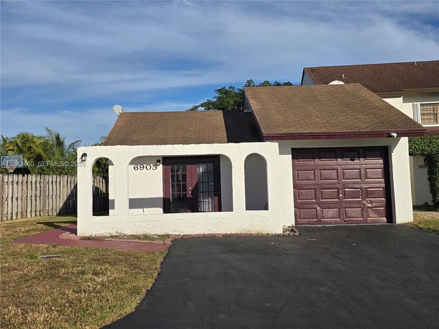 6905 SW 104th Ct, Miami, FL 33173