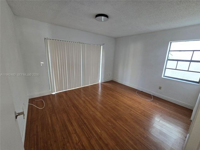 6905 SW 104th Ct, Miami, FL 33173