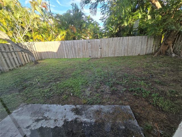 6905 SW 104th Ct, Miami, FL 33173