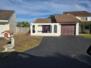 6905 SW 104th Ct, Miami, FL 33173