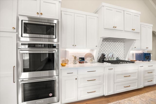 2703 Village Road, Granbury, TX 76049