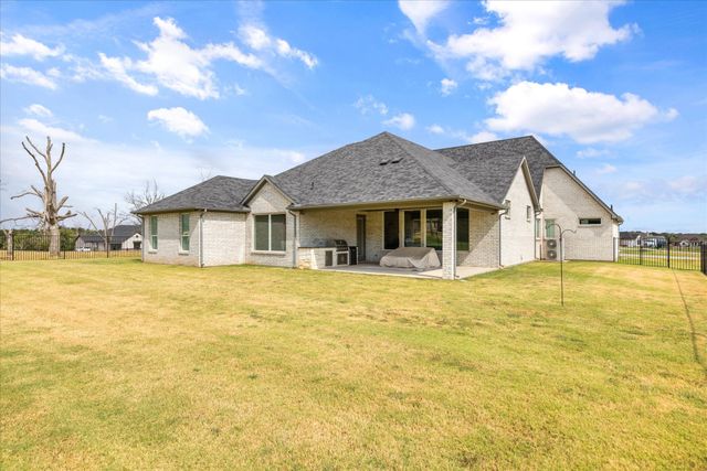 2703 Village Road, Granbury, TX 76049