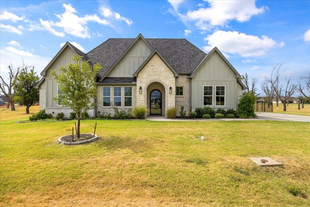 2703 Village Road, Granbury, TX 76049