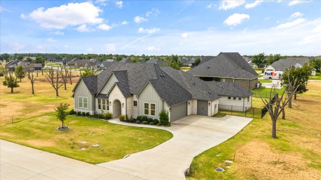 2703 Village Road, Granbury, TX 76049