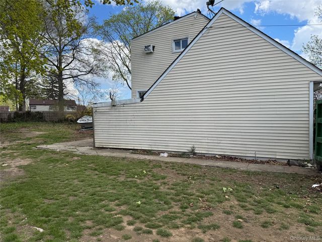 41 Princeton Street, Bay Shore, NY 11706