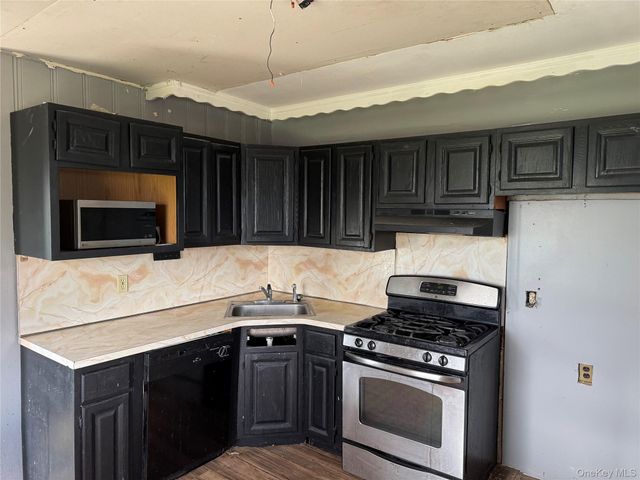 41 Princeton Street, Bay Shore, NY 11706