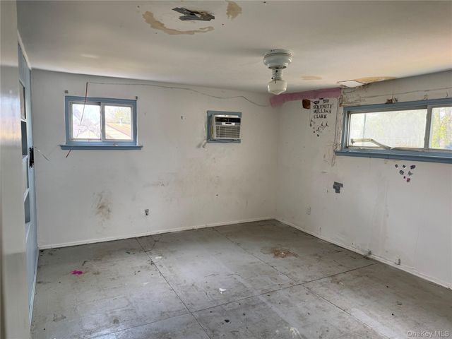 41 Princeton Street, Bay Shore, NY 11706