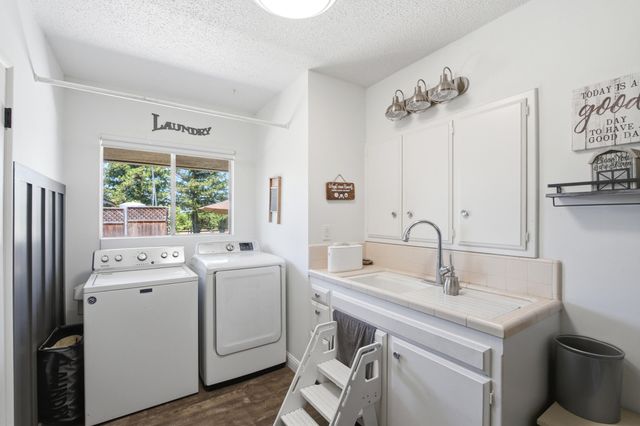 936 E Nebraska Avenue, Dinuba, CA 93618