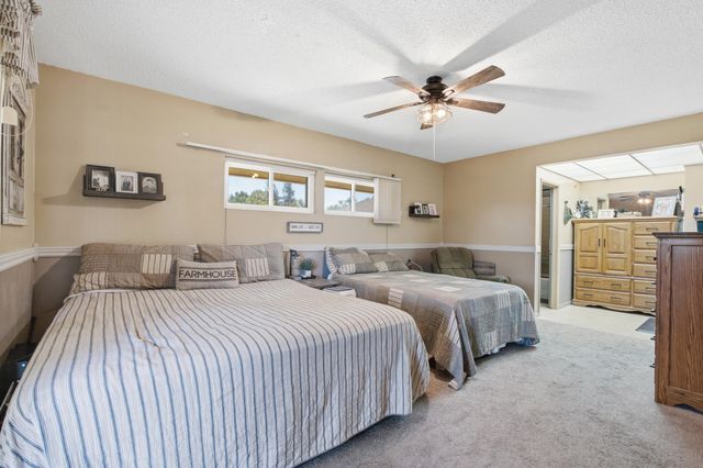 936 E Nebraska Avenue, Dinuba, CA 93618