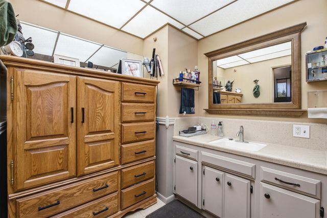 936 E Nebraska Avenue, Dinuba, CA 93618