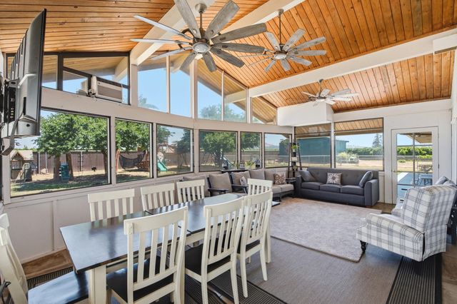 936 E Nebraska Avenue, Dinuba, CA 93618