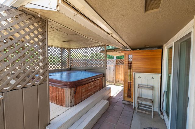 936 E Nebraska Avenue, Dinuba, CA 93618
