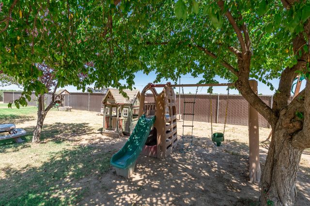 936 E Nebraska Avenue, Dinuba, CA 93618