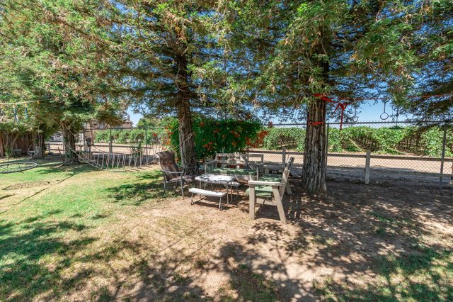 936 E Nebraska Avenue, Dinuba, CA 93618