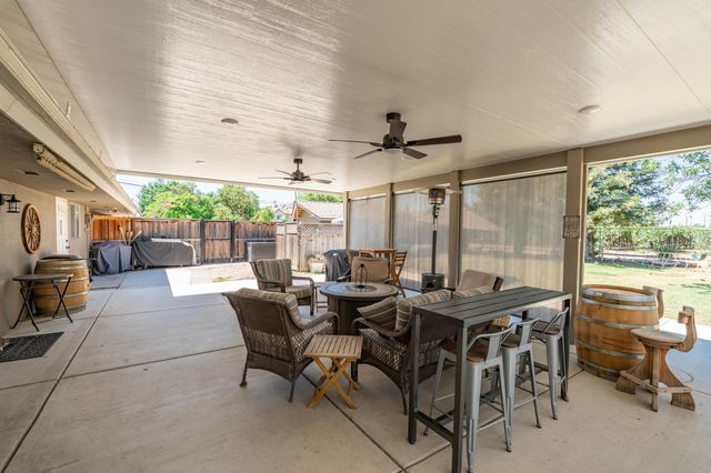 936 E Nebraska Avenue, Dinuba, CA 93618