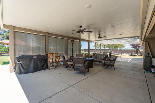 936 E Nebraska Avenue, Dinuba, CA 93618