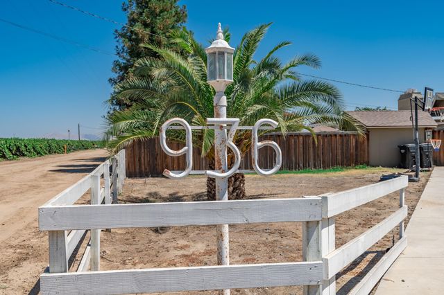 936 E Nebraska Avenue, Dinuba, CA 93618