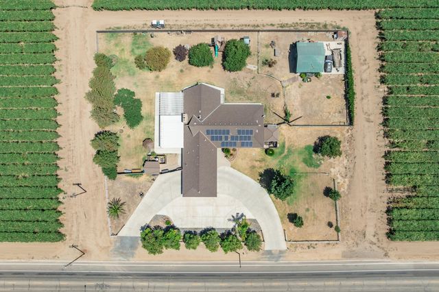 936 E Nebraska Avenue, Dinuba, CA 93618