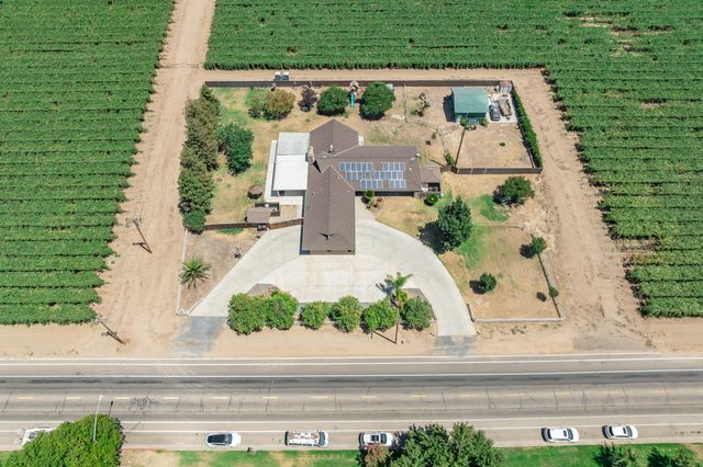 936 E Nebraska Avenue, Dinuba, CA 93618