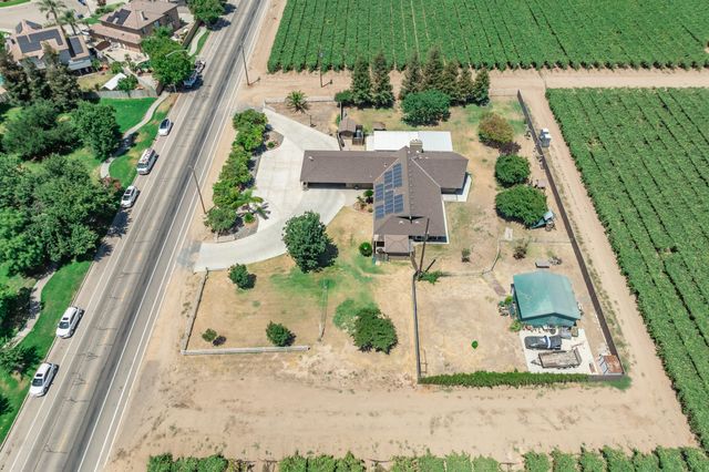 936 E Nebraska Avenue, Dinuba, CA 93618