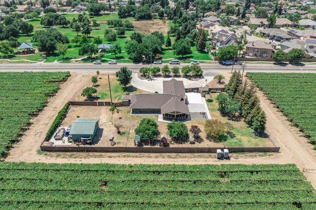 936 E Nebraska Avenue, Dinuba, CA 93618