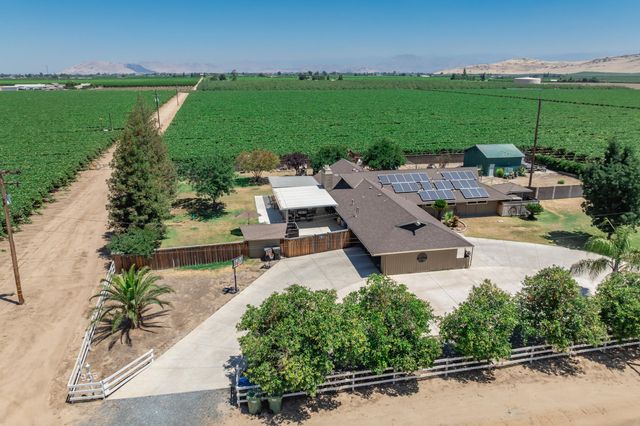 936 E Nebraska Avenue, Dinuba, CA 93618