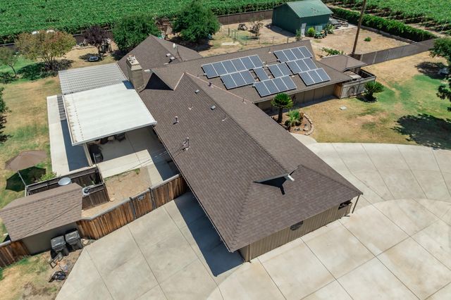 936 E Nebraska Avenue, Dinuba, CA 93618