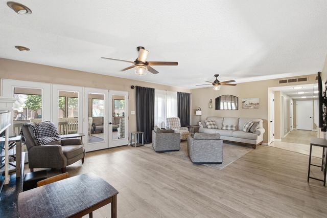 936 E Nebraska Avenue, Dinuba, CA 93618