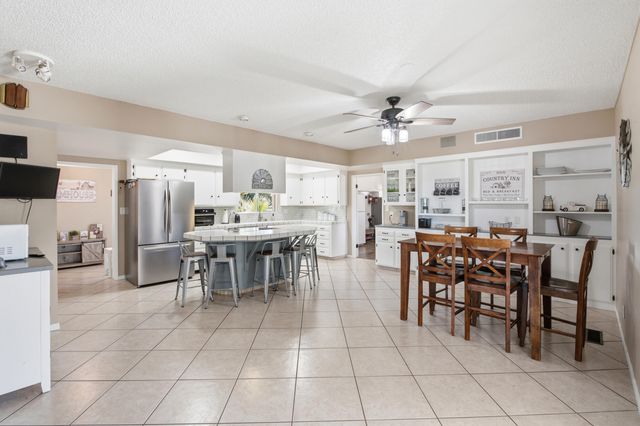 936 E Nebraska Avenue, Dinuba, CA 93618