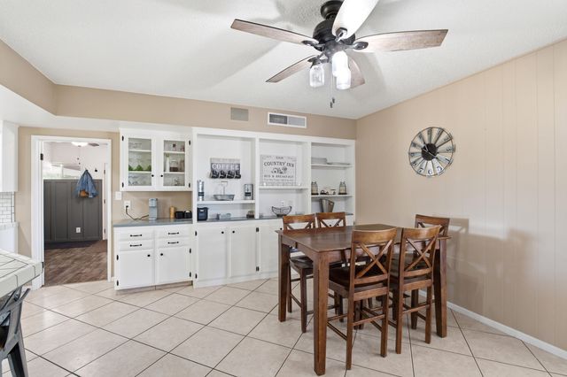 936 E Nebraska Avenue, Dinuba, CA 93618