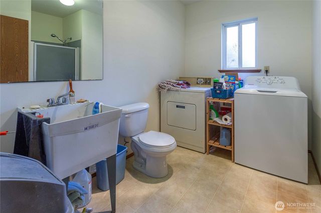 7884 Guemes Avenue, Clinton, WA 98236