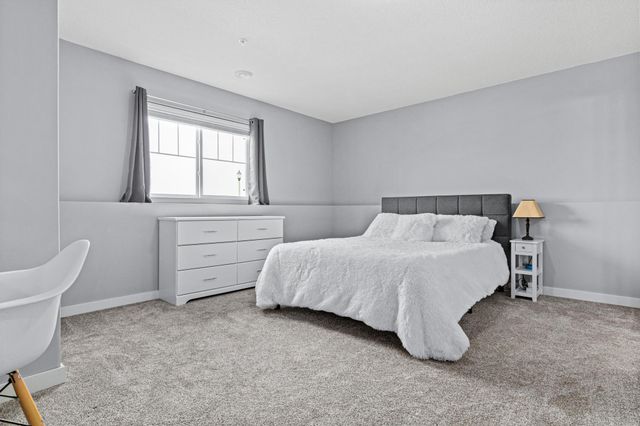 7538 38th Street N, Oakdale, MN 55128