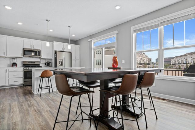 7538 38th Street N, Oakdale, MN 55128