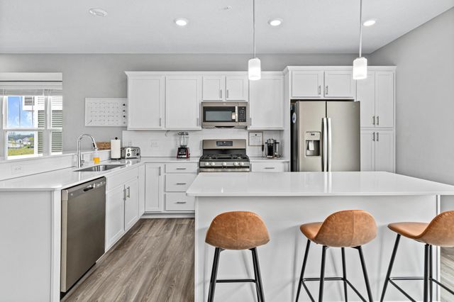 7538 38th Street N, Oakdale, MN 55128