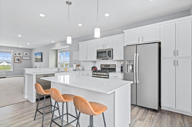 7538 38th Street N, Oakdale, MN 55128